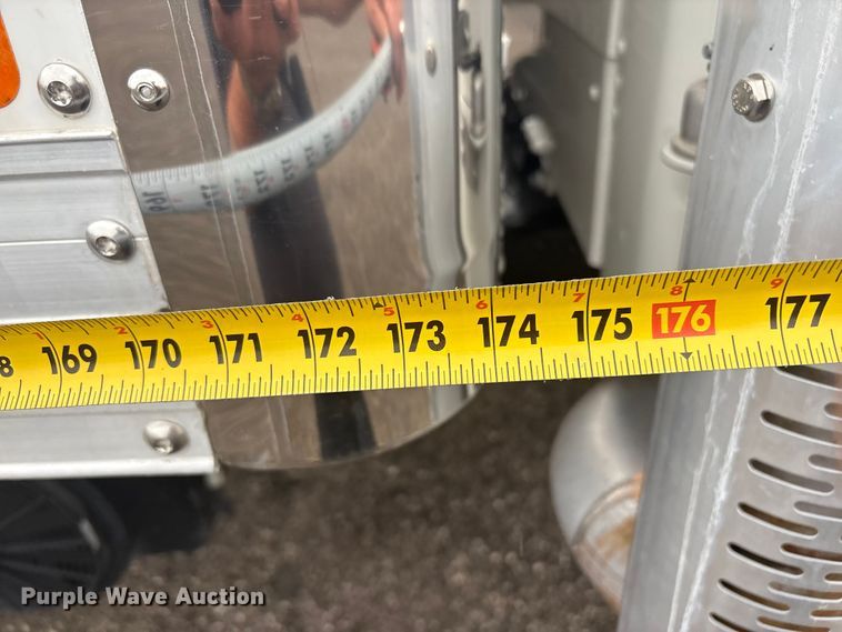 image for item EG8939 2020 Freightliner Business Class M2 Ext. Cab utility / service truck