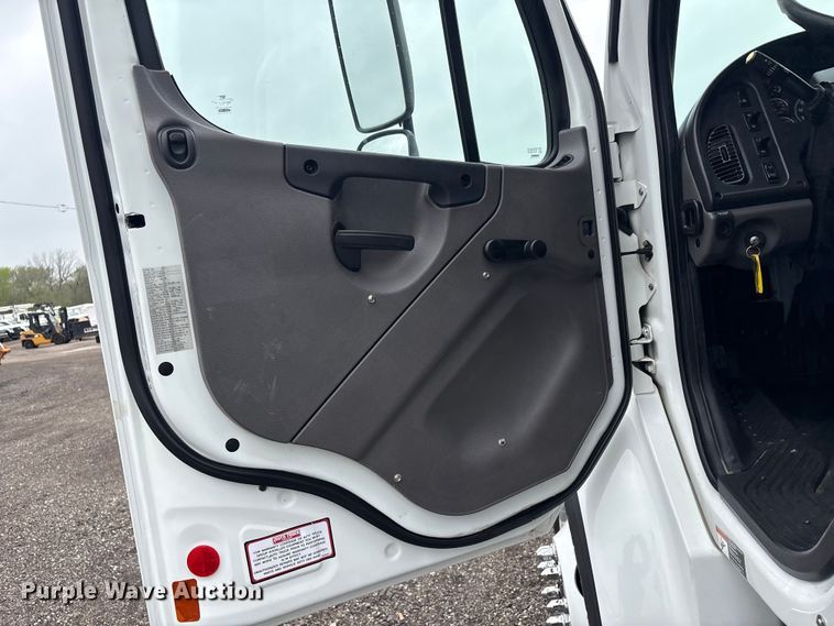 image for item EG8939 2020 Freightliner Business Class M2 Ext. Cab utility / service truck