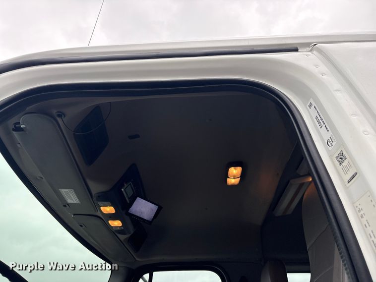 image for item EG8939 2020 Freightliner Business Class M2 Ext. Cab utility / service truck