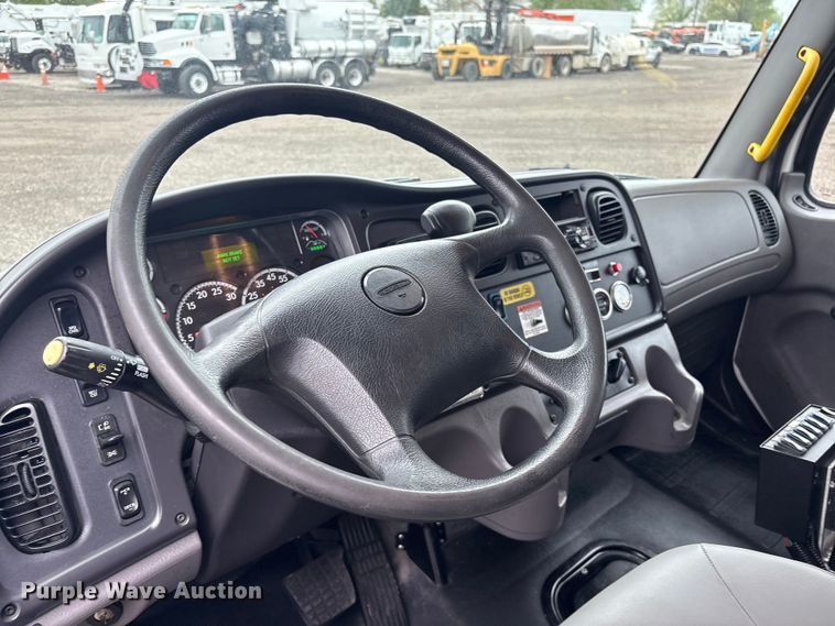 image for item EG8939 2020 Freightliner Business Class M2 Ext. Cab utility / service truck