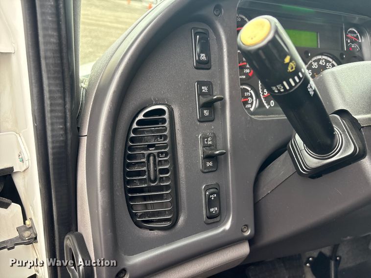 image for item EG8939 2020 Freightliner Business Class M2 Ext. Cab utility / service truck