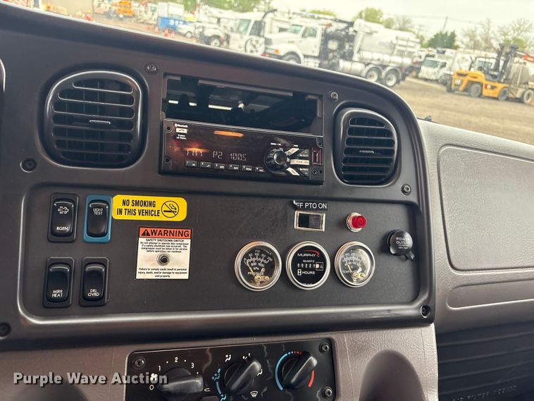 image for item EG8939 2020 Freightliner Business Class M2 Ext. Cab utility / service truck