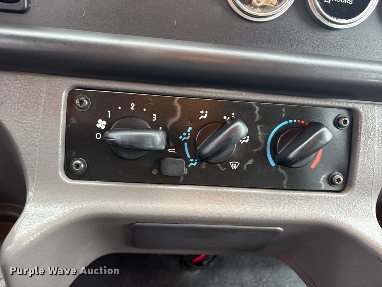 image for item EG8939 2020 Freightliner Business Class M2 Ext. Cab utility / service truck