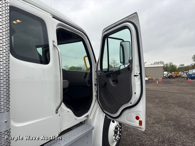 image for item EG8939 2020 Freightliner Business Class M2 Ext. Cab utility / service truck