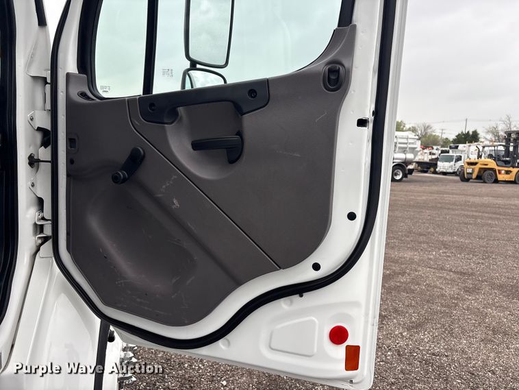 image for item EG8939 2020 Freightliner Business Class M2 Ext. Cab utility / service truck