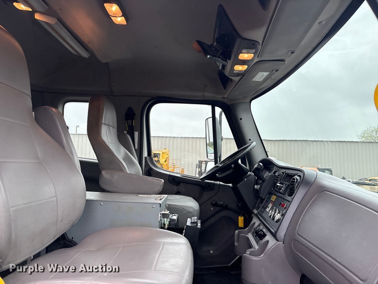 image for item EG8939 2020 Freightliner Business Class M2 Ext. Cab utility / service truck