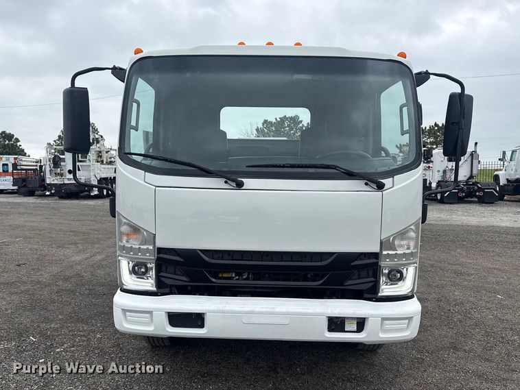 image for item EG8940 2022 Isuzu NRR rollback truck