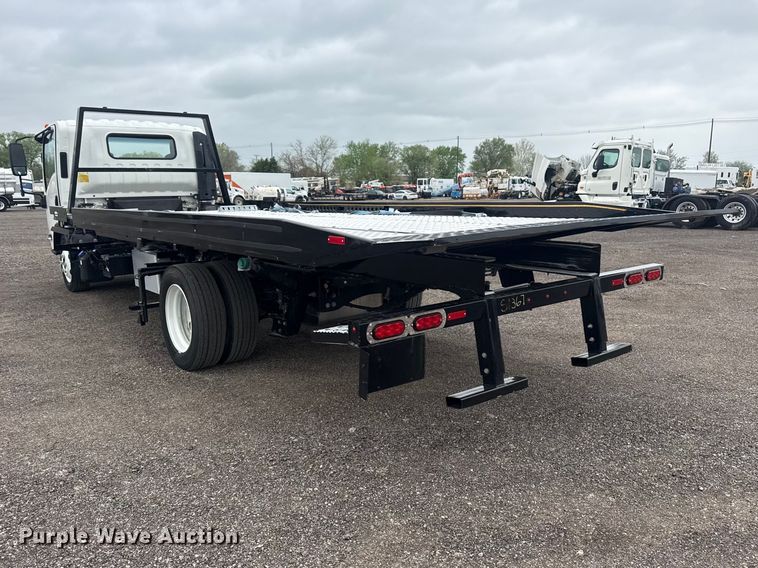 image for item EG8940 2022 Isuzu NRR rollback truck