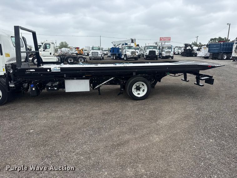 image for item EG8940 2022 Isuzu NRR rollback truck