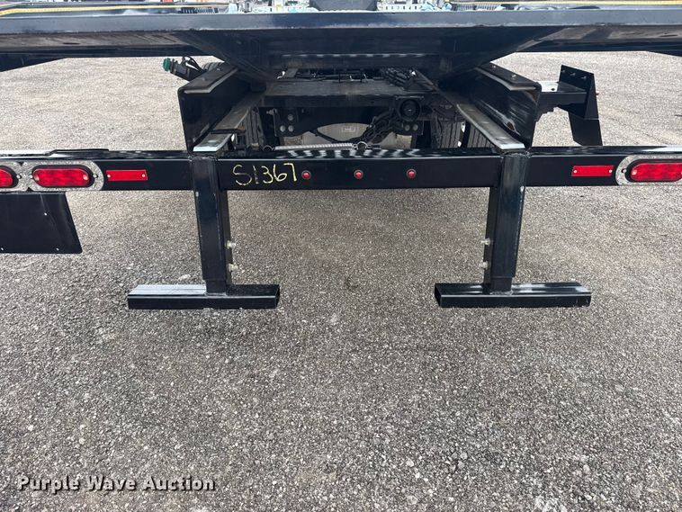 image for item EG8940 2022 Isuzu NRR rollback truck