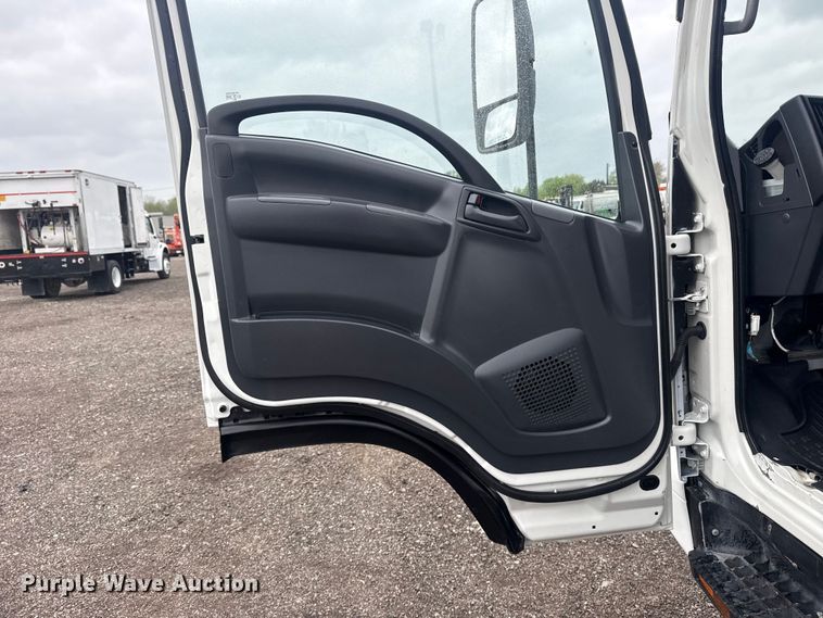 image for item EG8940 2022 Isuzu NRR rollback truck