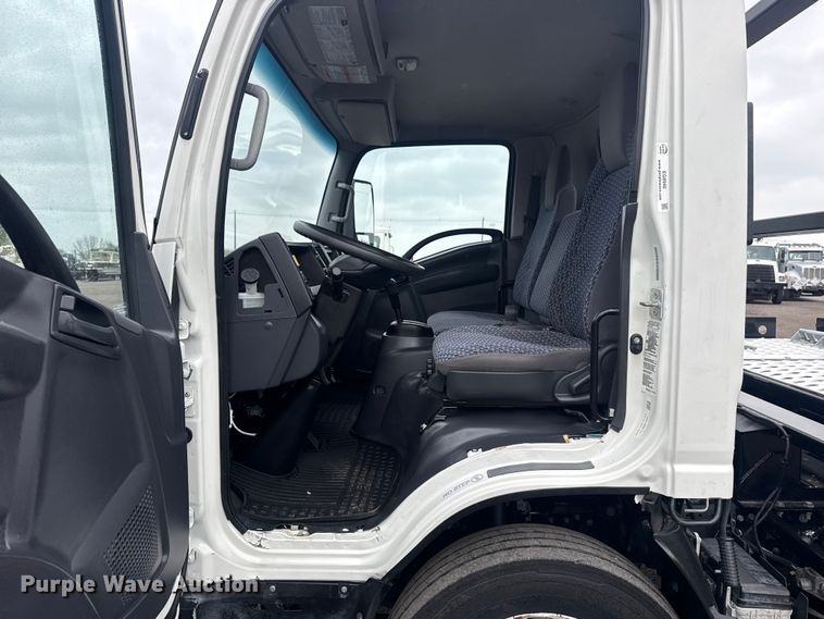 image for item EG8940 2022 Isuzu NRR rollback truck