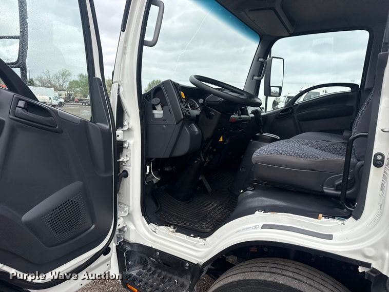 image for item EG8940 2022 Isuzu NRR rollback truck