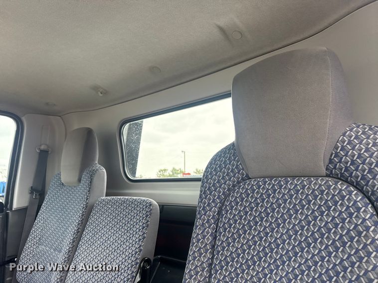 image for item EG8940 2022 Isuzu NRR rollback truck