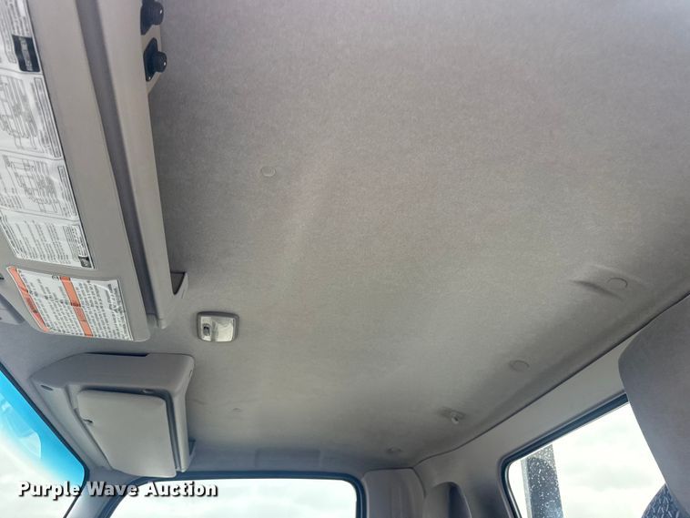 image for item EG8940 2022 Isuzu NRR rollback truck