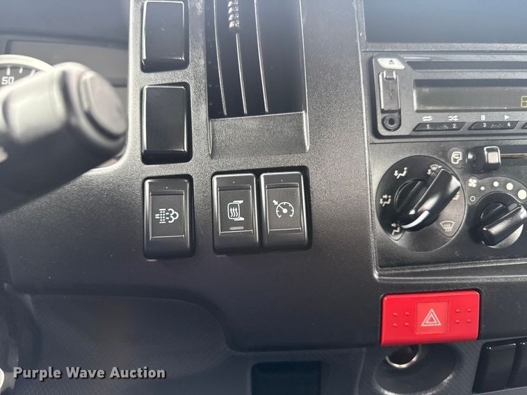 image for item EG8940 2022 Isuzu NRR rollback truck