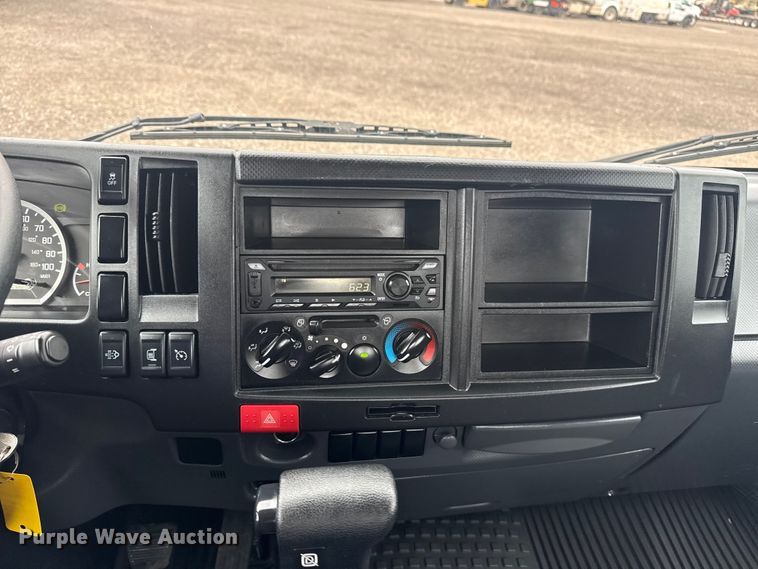 image for item EG8940 2022 Isuzu NRR rollback truck