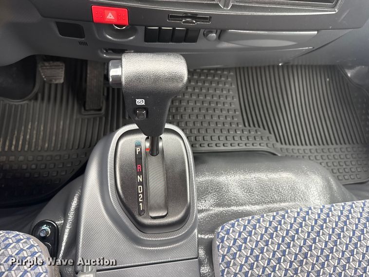 image for item EG8940 2022 Isuzu NRR rollback truck