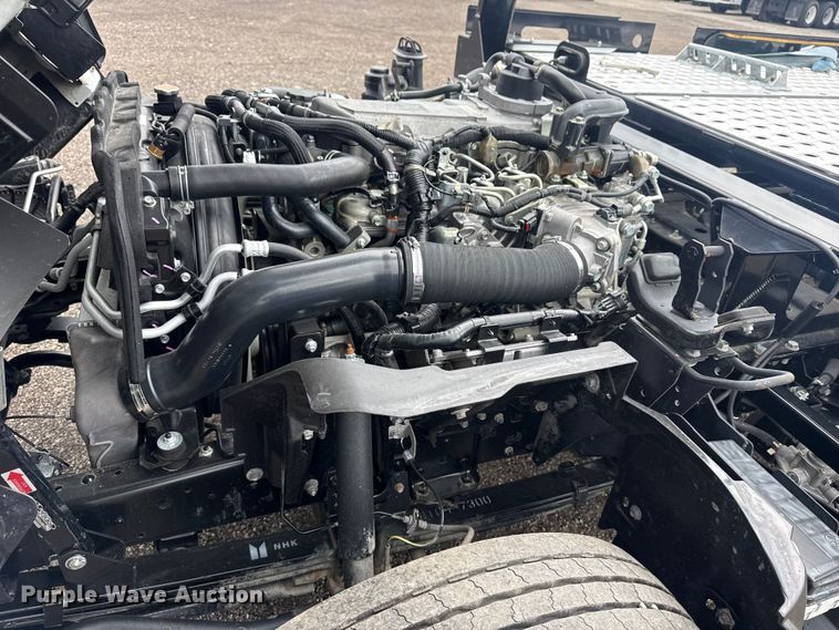 image for item EG8940 2022 Isuzu NRR rollback truck