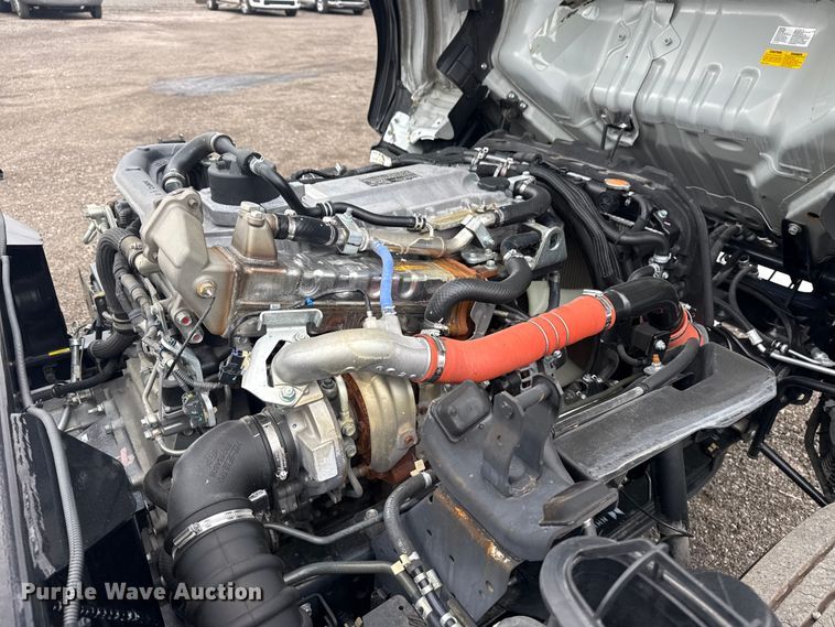 image for item EG8940 2022 Isuzu NRR rollback truck