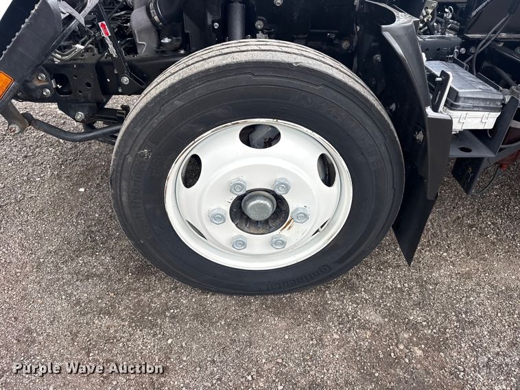 image for item EG8940 2022 Isuzu NRR rollback truck