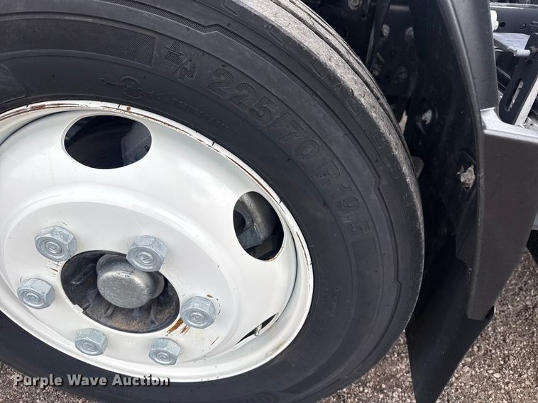 image for item EG8940 2022 Isuzu NRR rollback truck