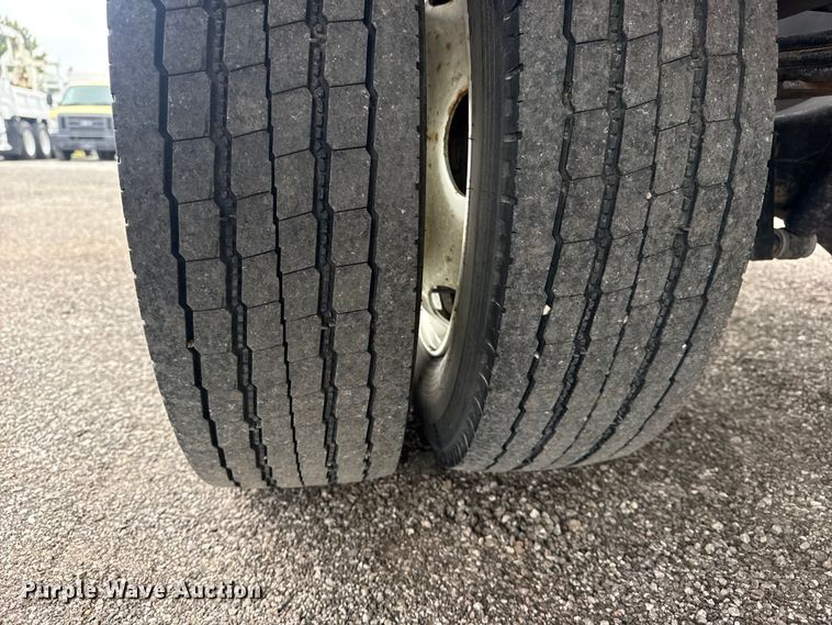 image for item EG8940 2022 Isuzu NRR rollback truck