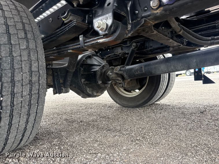 image for item EG8940 2022 Isuzu NRR rollback truck