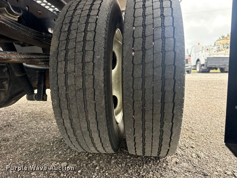 image for item EG8940 2022 Isuzu NRR rollback truck