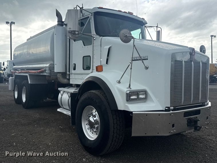 image for item EG8971 2007 Kenworth T800 fuel truck