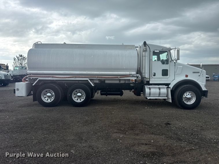 image for item EG8971 2007 Kenworth T800 fuel truck