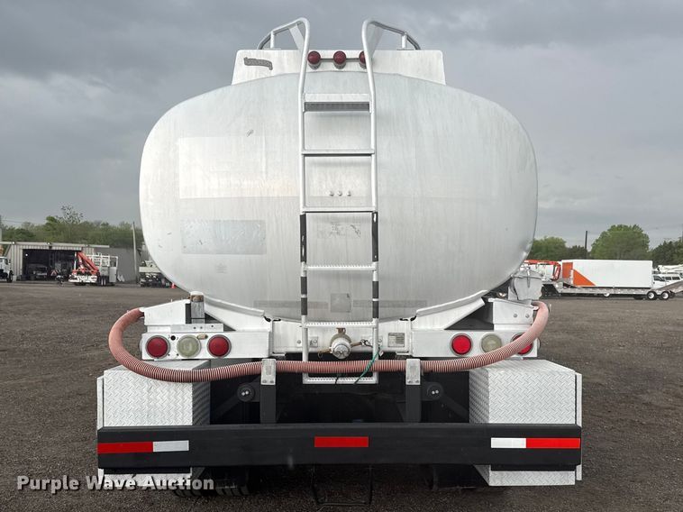 image for item EG8971 2007 Kenworth T800 fuel truck