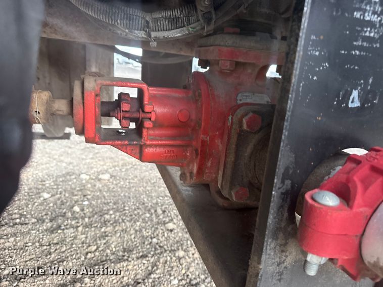image for item EG8971 2007 Kenworth T800 fuel truck