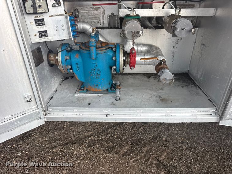 image for item EG8971 2007 Kenworth T800 fuel truck