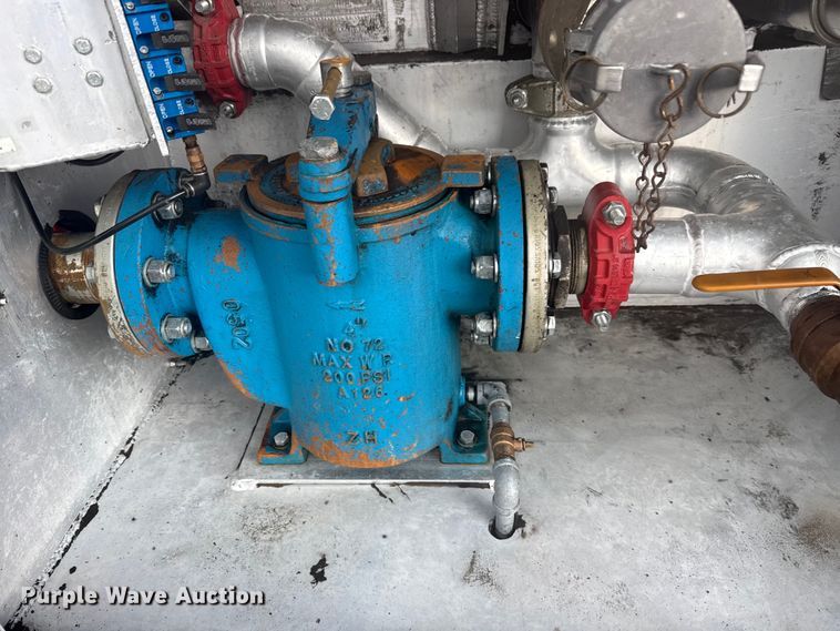 image for item EG8971 2007 Kenworth T800 fuel truck