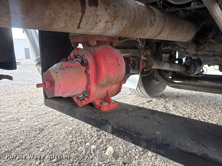 image for item EG8971 2007 Kenworth T800 fuel truck