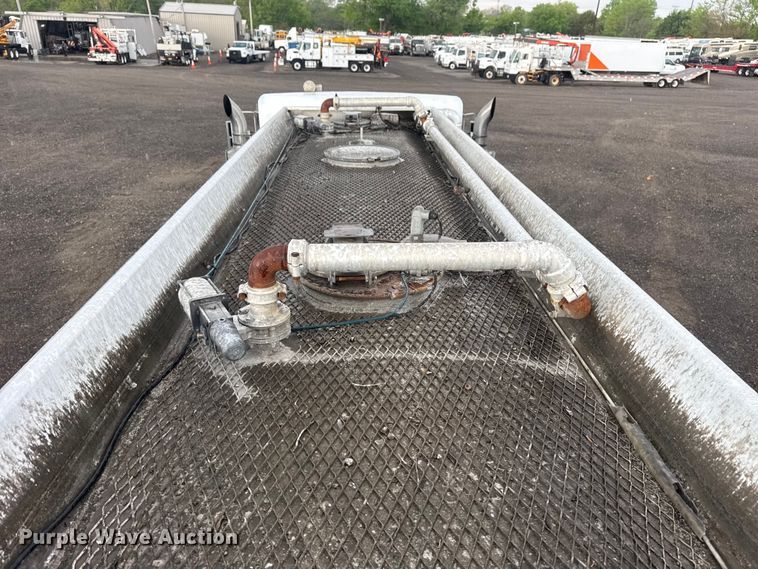 image for item EG8971 2007 Kenworth T800 fuel truck
