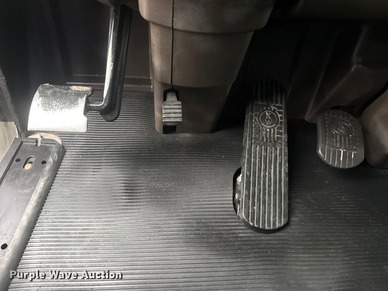 image for item EG8971 2007 Kenworth T800 fuel truck