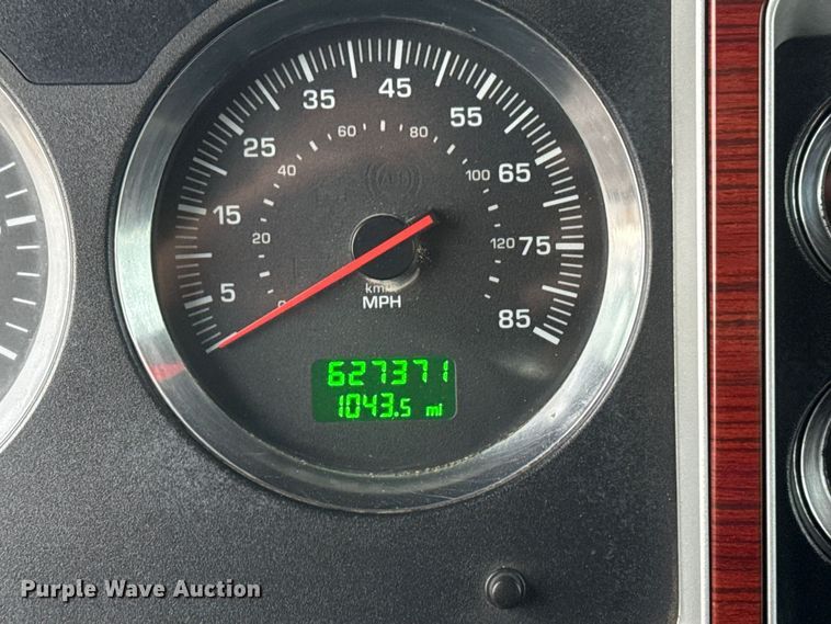 image for item EG8971 2007 Kenworth T800 fuel truck