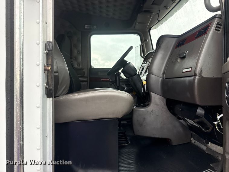 image for item EG8971 2007 Kenworth T800 fuel truck