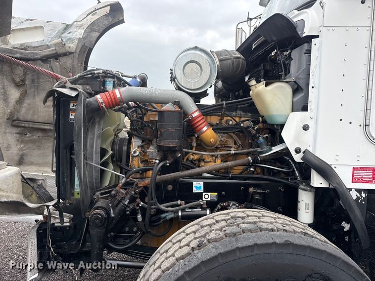 image for item EG8971 2007 Kenworth T800 fuel truck