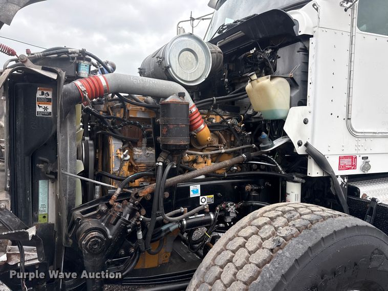 image for item EG8971 2007 Kenworth T800 fuel truck