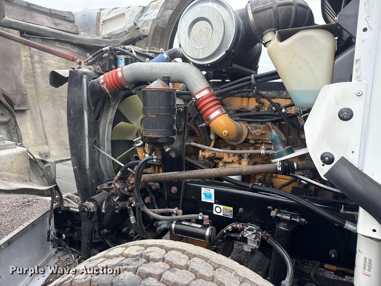 image for item EG8971 2007 Kenworth T800 fuel truck