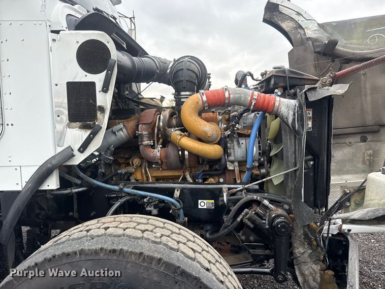 image for item EG8971 2007 Kenworth T800 fuel truck