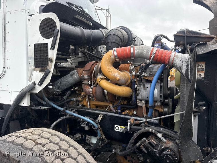 image for item EG8971 2007 Kenworth T800 fuel truck