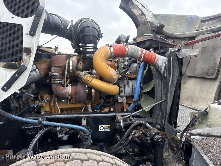 image for item EG8971 2007 Kenworth T800 fuel truck