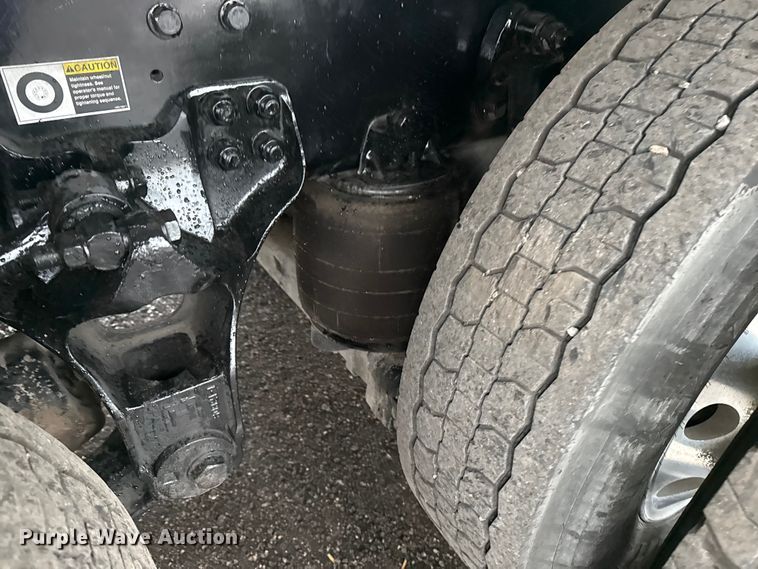 image for item EG8971 2007 Kenworth T800 fuel truck