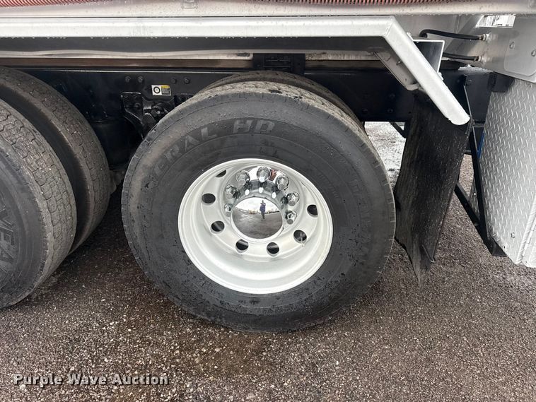image for item EG8971 2007 Kenworth T800 fuel truck