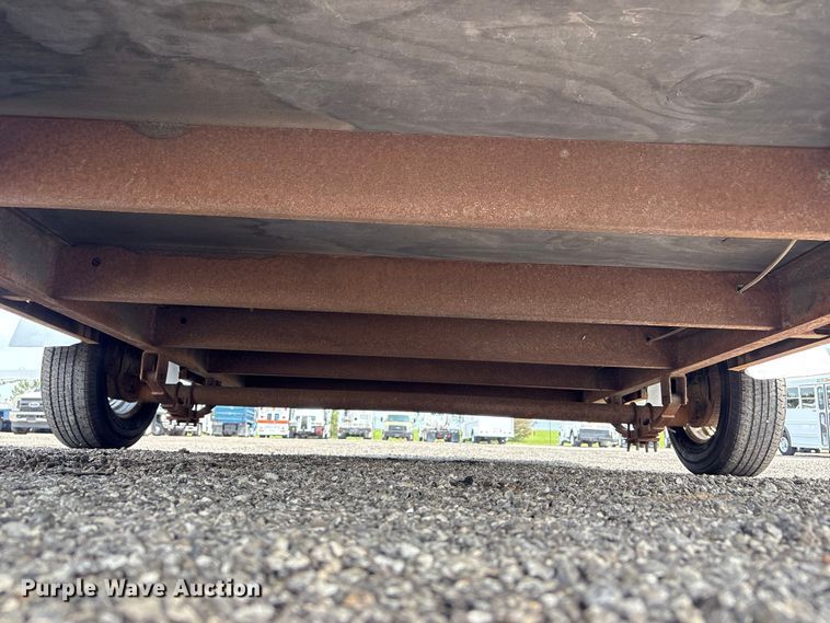 image for item EG8979 2010 United Expressline  enclosed cargo trailer