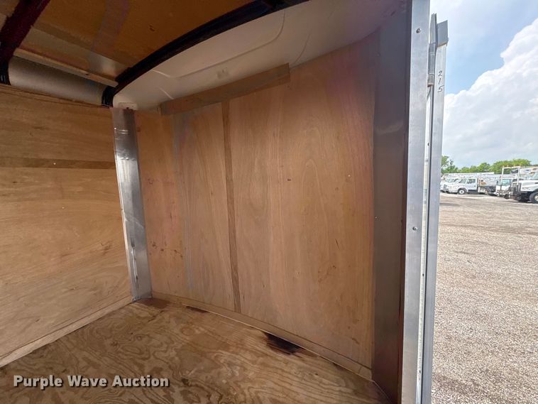 image for item EG8979 2010 United Expressline  enclosed cargo trailer